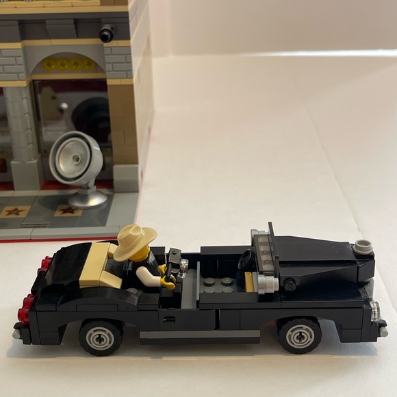 LEGO Creator Palace Cinema (10232) Modular Set with Black Limo *RETIRED* - Picture 4 of 16